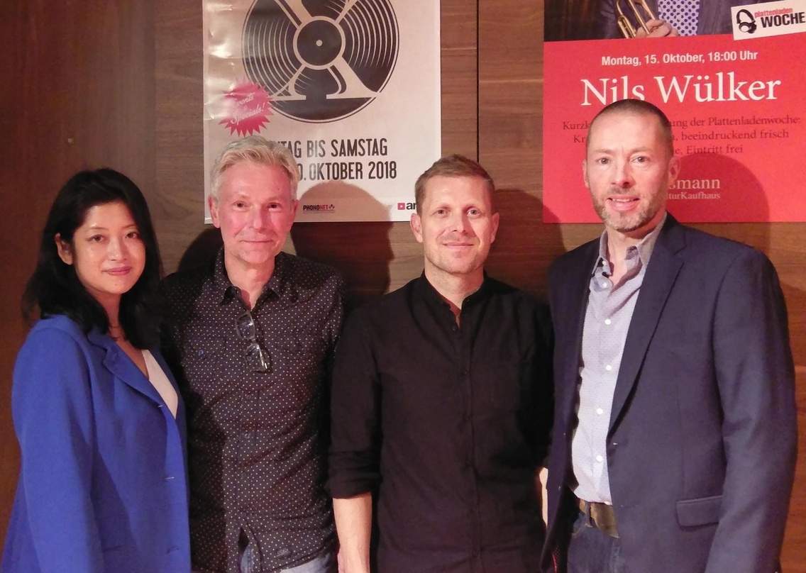 Bei der Eröffnung bei Dussmann - das KulturKaufhaus in Berlin (von links): Miho Nishimoto (Senior Brand Manager Classics & Jazz, Warner Music), Hannes Kraus (Hauptabteilungsleiter Musik un...