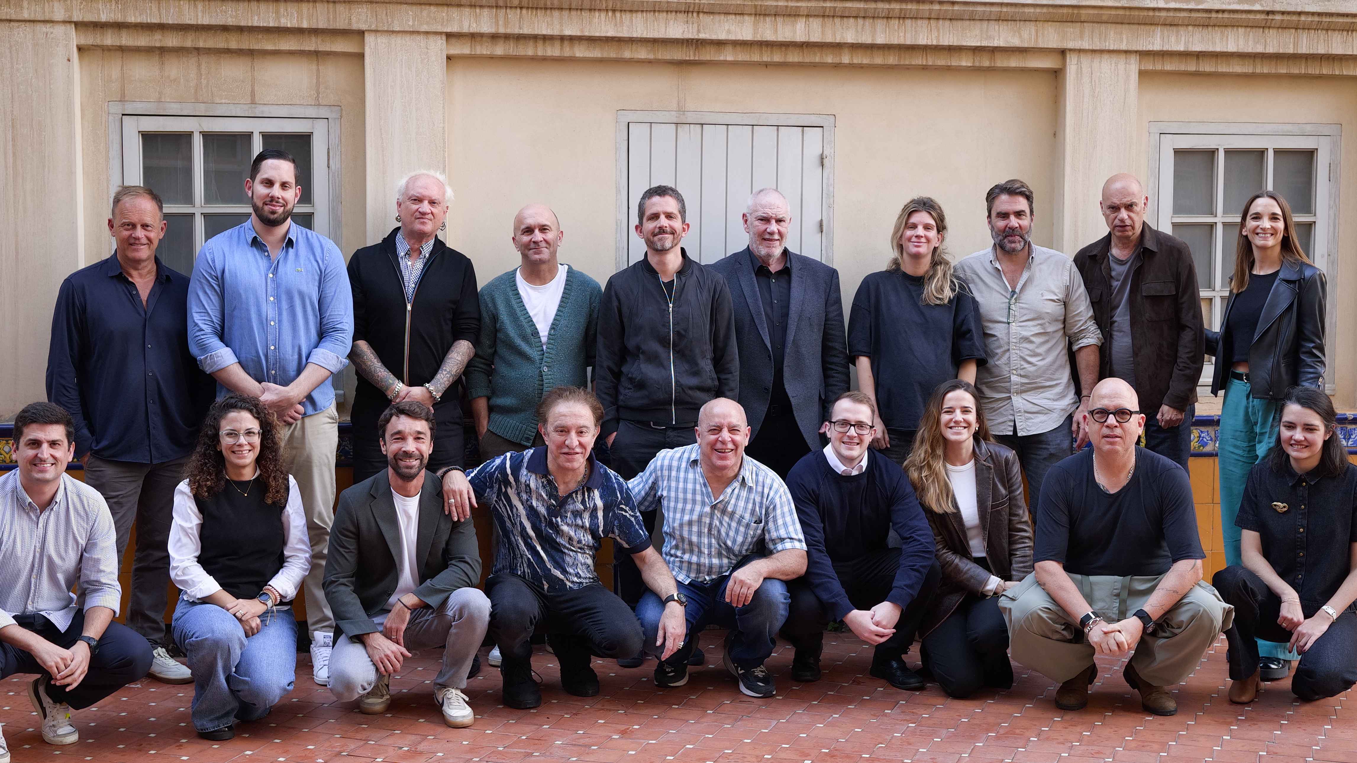 Bei der Hauptversammlung in Spanien (hinten, von links): Kim Worsøe (All Things Live, Dänemark), Ben Mitha (Karsten Jahnke Konzertdirektion, Deutschland), Kiki Ressler (KKT, Deutschland), ...