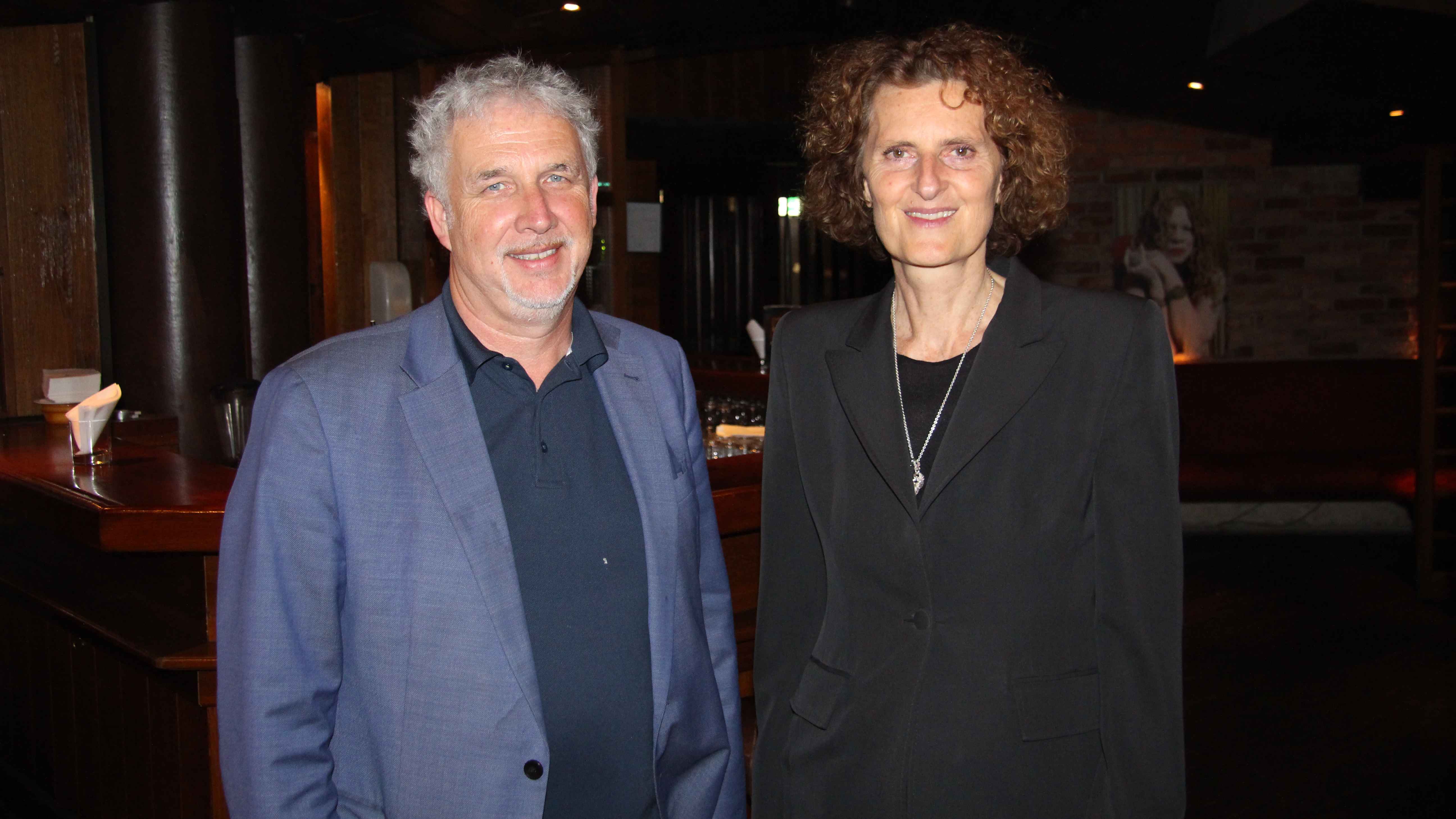 Sprachen auch über die Herausforderung, junge Menschen für den Jazz zu begeistern: Oliver Hochkeppel und Innegrit Volkhardt vom Jazz Sommer im Bayerischen Hof.