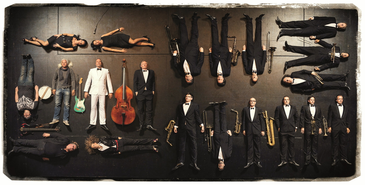 Bringen zwei Welten zusammen: die Musiker von Rock The Big Band