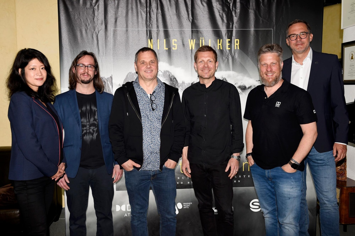 Bei der Präsentation (von links): Miho Nishimoto, David Merkl, Stefan Bock, Nils Wülker, Andreas Stumptner und Stefan Kramper