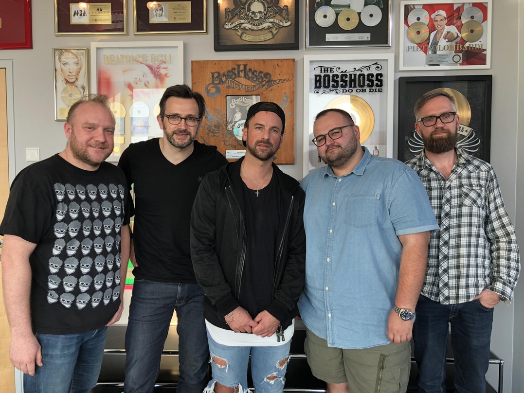 Trafen sich in Berlin zur Vertragsunterzeichnung (von links): Dirk Handrich (Senior Booker MSK), Reinhardt Grahl (CEO MSK), Joel Brandenstein, Robert Ivankovic (CEO Takeover) und Andre Kaa...