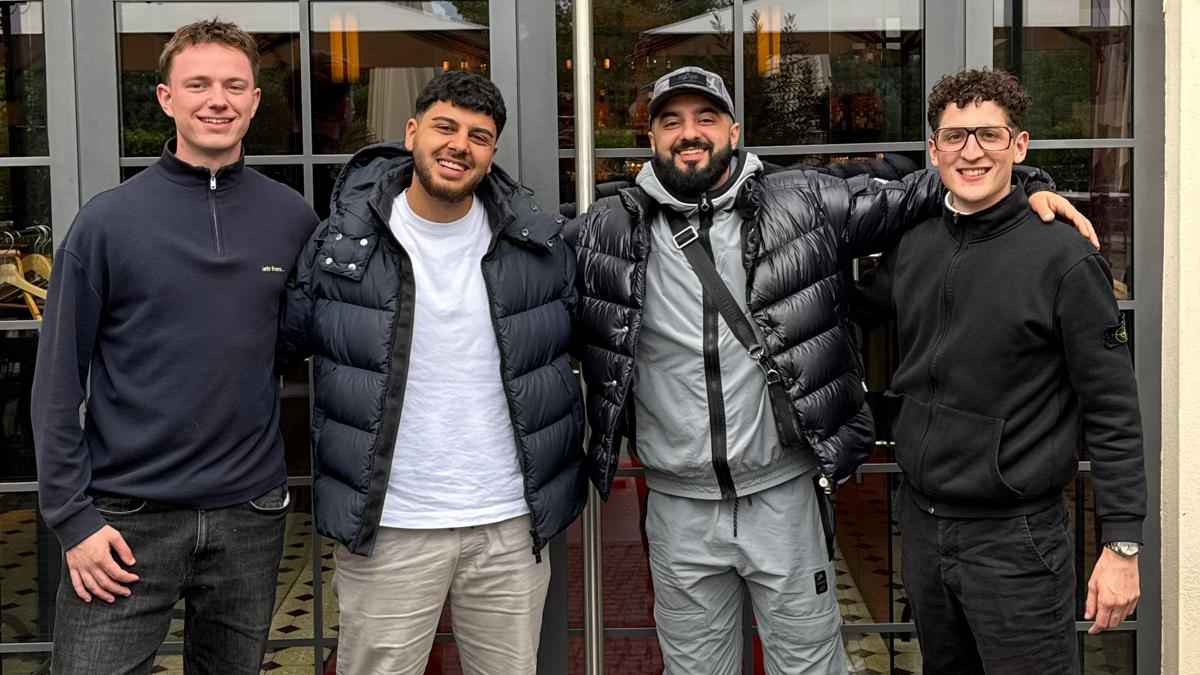 In Frankfurt (von links): Michel Vetter (Publishing A&R Bamboo Artists), Jakub Özkaya (Team AK 33), AK 33 sowie Johan Jimi Prinz (CEO Prinz Studios).