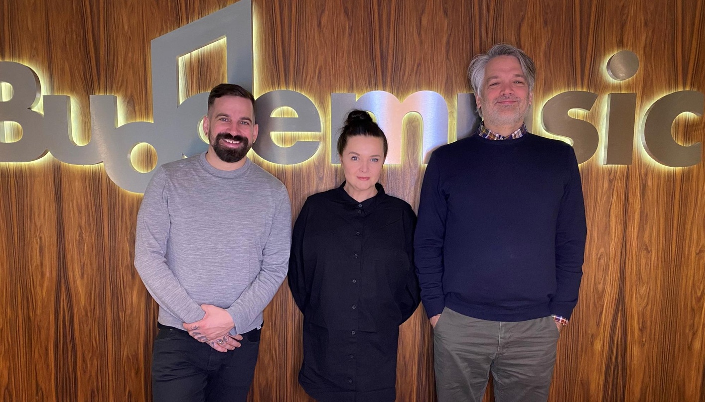 Bilden die neue A&R-Leitung bei Budde Music (von links): Jan-Simon Wolff (Head Of A&R GSA), Sina Wahnschaffe (Director International A&R) und Peer Steinwald (Director Creative Services)
