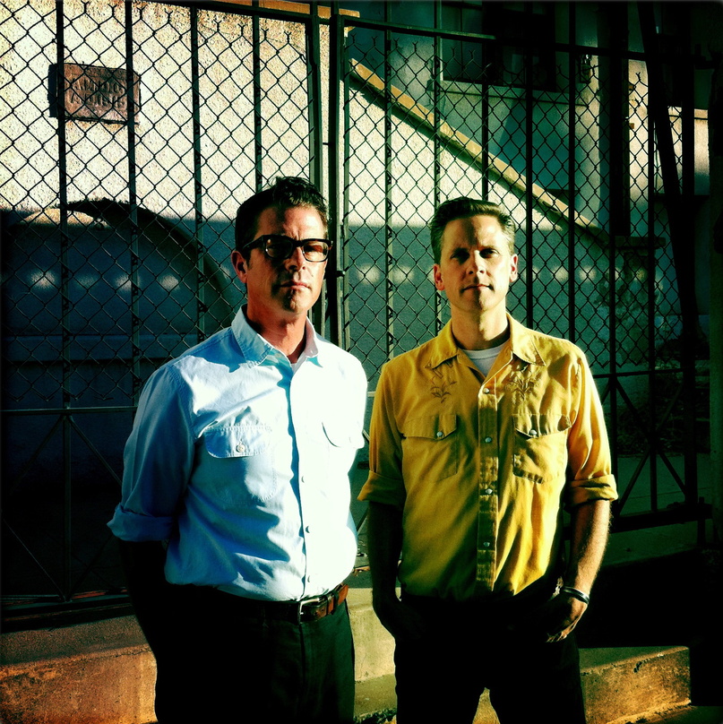Touren ausgiebig durch Europa: John Convertino (links) und Joey Burns von Calexico
