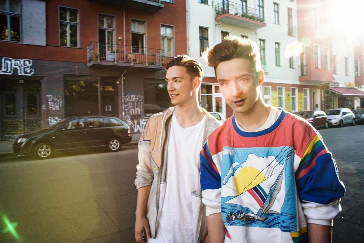 Bringen am 19. August ihr Debütalbum in Zusammenarbeit mit Department Musik, Warner Music und Mediakraft in den Handel: Die Lochis mit Heiko (links) und Roman Lochmann