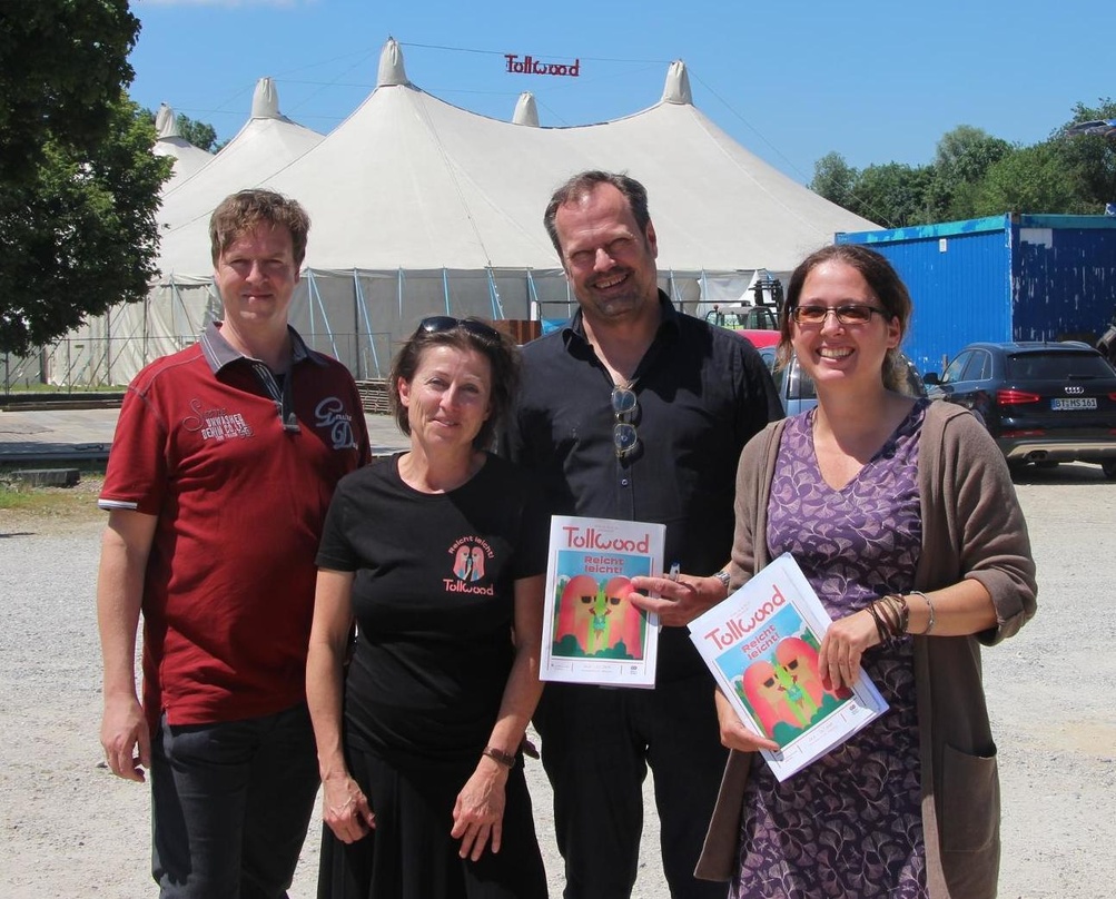 0ee339dd1717b68d45e6a11916c673f6941cbc73badc36a2763ece82e8674bad Stellten das diesjährige Tollwood-Programm vor (von links): Mathias Schaettgen (Booking Musik-Arena, Phi_sch Artist & Event Management), Stefanie Weigel, Markus Wörl und Christiane Stenzel...