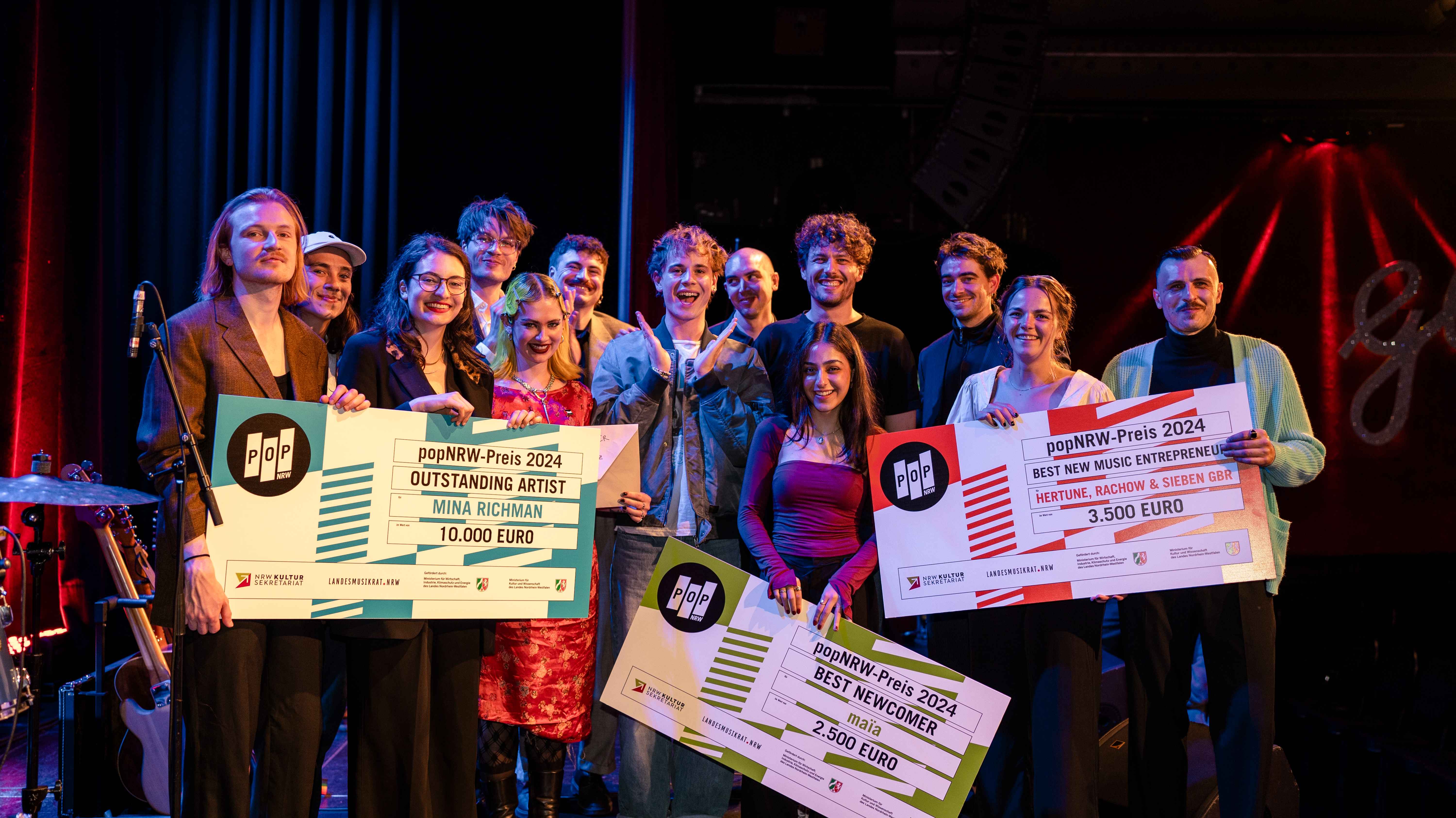 Triumphierten im Kölner Gloria Theater: Die Gewinner:innen des popNRW-Preises.