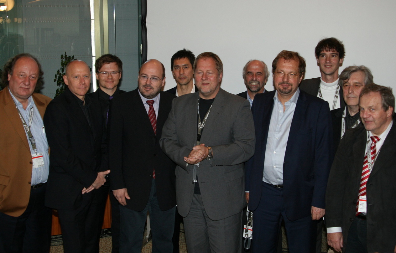 Stellen sich in den Dienst der Initiative Musik (v.l.n.r.): Jörg Evers (GEMA), Mike P. Heisel (Mpag), Carsten Schneider (SPD), Steffen Kampeter (CDU), Mark Chung (VUT), Dieter Gorny (Musik...