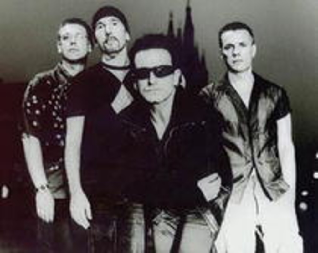 101ea1f4ce95aec412c30b9a52a7a0ec12fe2784bd90b2473215093fe62066c0 Lückenlos bei iTunes: U2