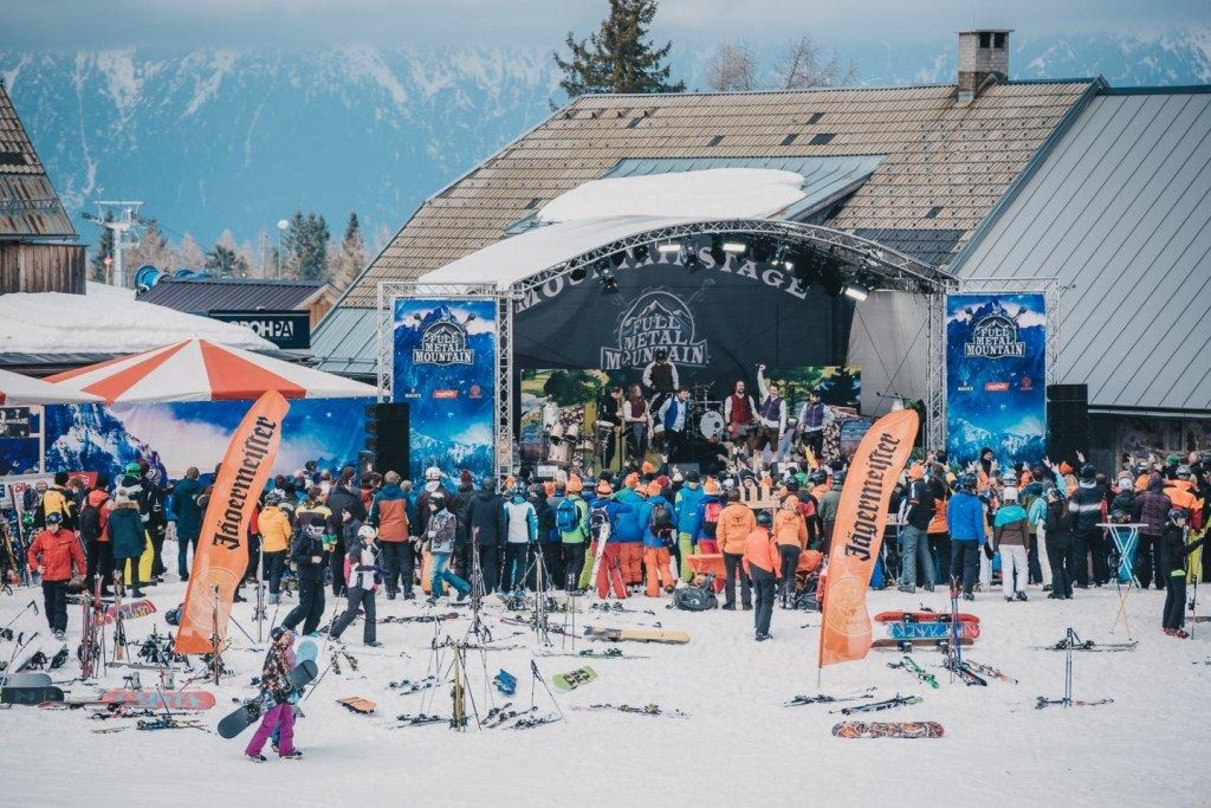 Metal im Schnee: Blick auf die Mountain Stage bei der Premiere von Full Metal Mountain