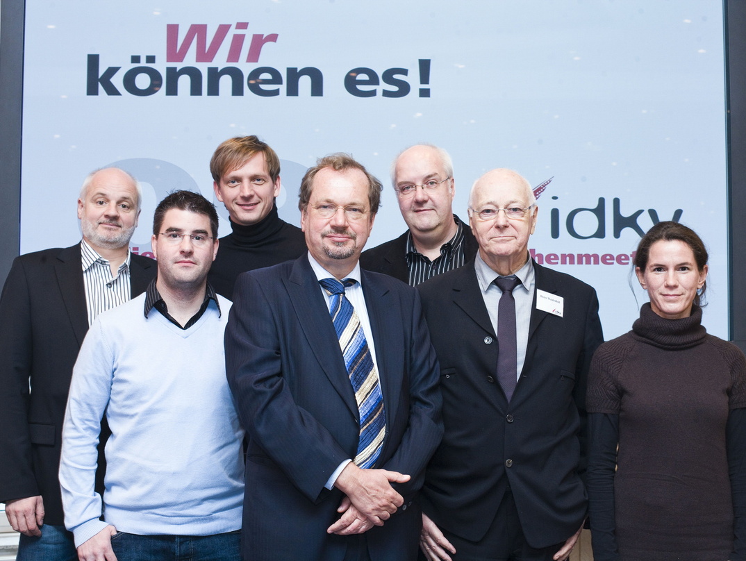 Bilden den neuen Bundesverbandsvorstand (v.l.n.r.): Roland Forster, Patrick Oginski, Michael Schacke, Jens Michow, Michael Bisping, Dieter Weidenfeld und Moni Breu