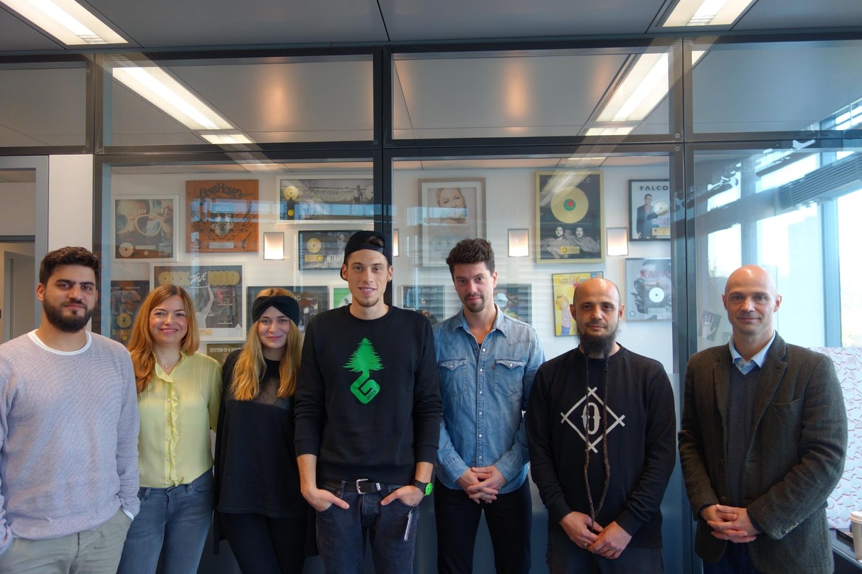 Zwei neue Signings bei Sony/ATV (von links): Aksel Picker (A&R Manager), Karina Poche (Director Business & Legal Affairs), Henrike Blome (Trainee A&R), GReeeN, Max Paproth (Head of A&R GSA...