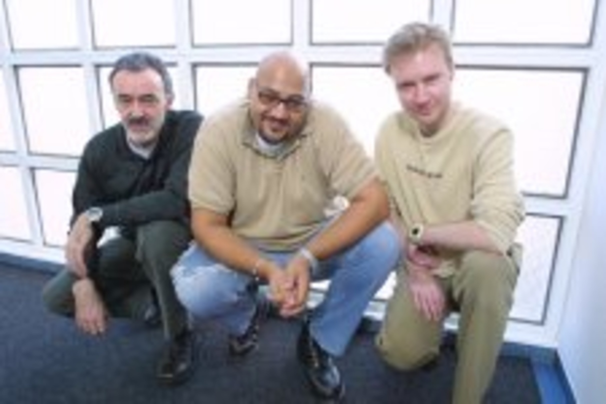Sitzen im Glashaus (v.l.n.r.): Dr.Udo Kornmeier (3p-Anwalt), Moses Pelham (3p-CEO), Tim Renner (President & CEO Universal Music)