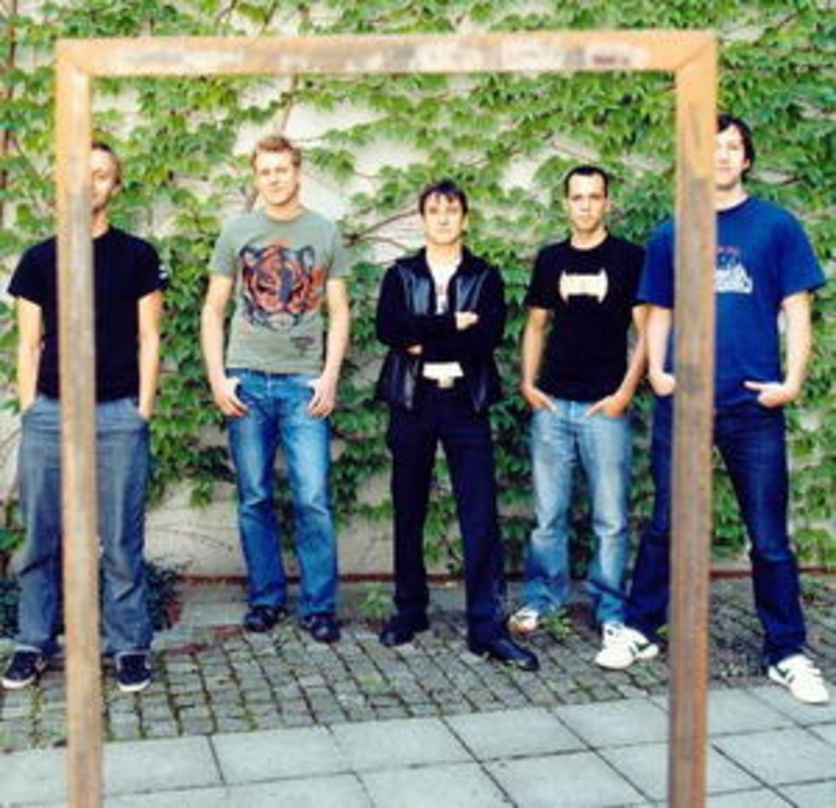 In neuen Vertriebshänden: Das Team von Disko B (v.l.n.r.): Michael Späth (Promotion), Gero Loferer (Grafik/Produktion), Peter Wacha (A&R, Finanzen), Mathieu Schwischay (Buchhaltung) und Jü...