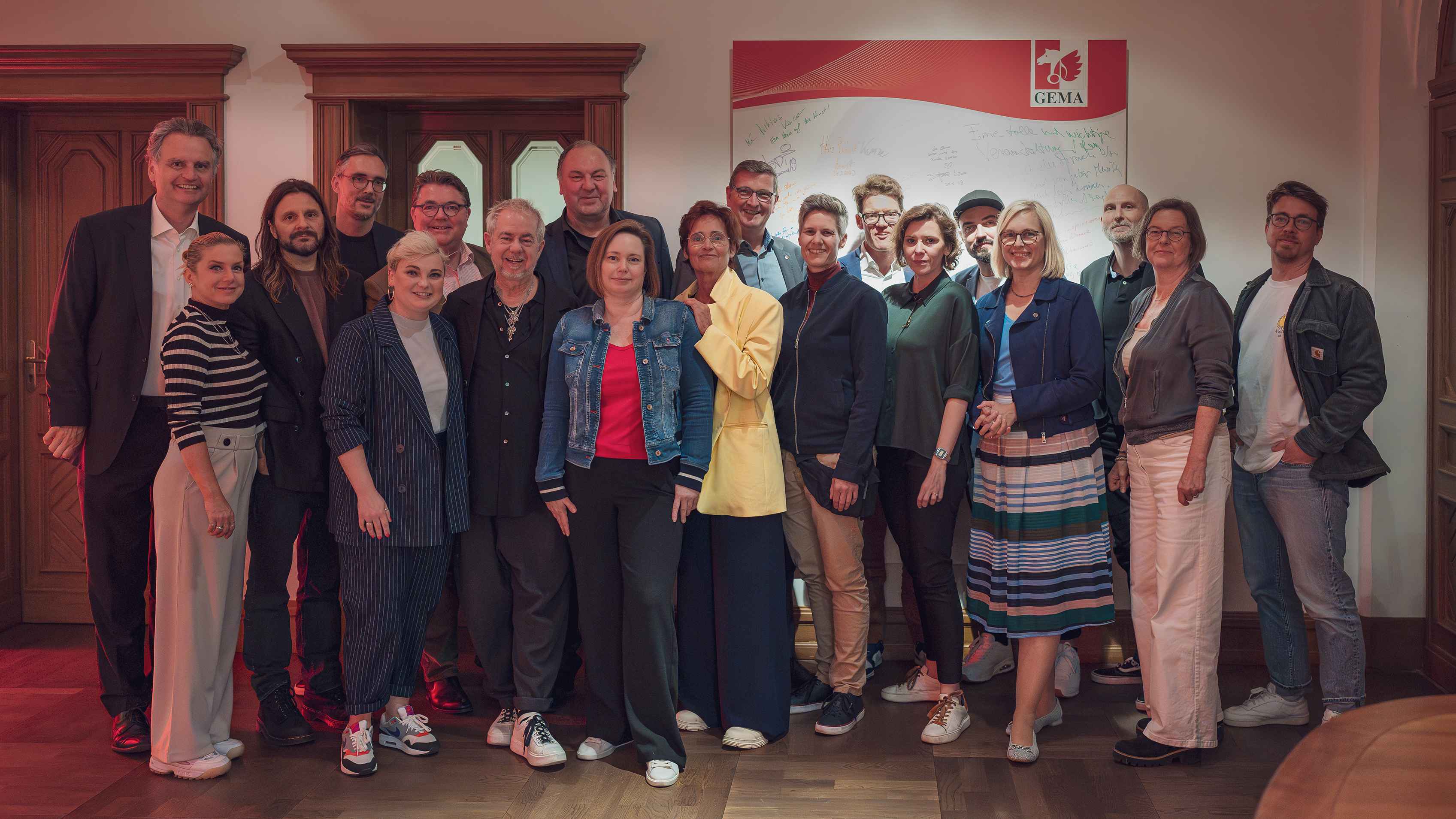Trafen sich im Berlin-Standort der GEMA (von links): Günter Krings (CDU/CSU), Jeanette Biedermann, Jörg Weisselberg, Mattias Speidel (SPD), Ela., Ansgar Heveling (CDU), Helmut Zerlett, Erh...