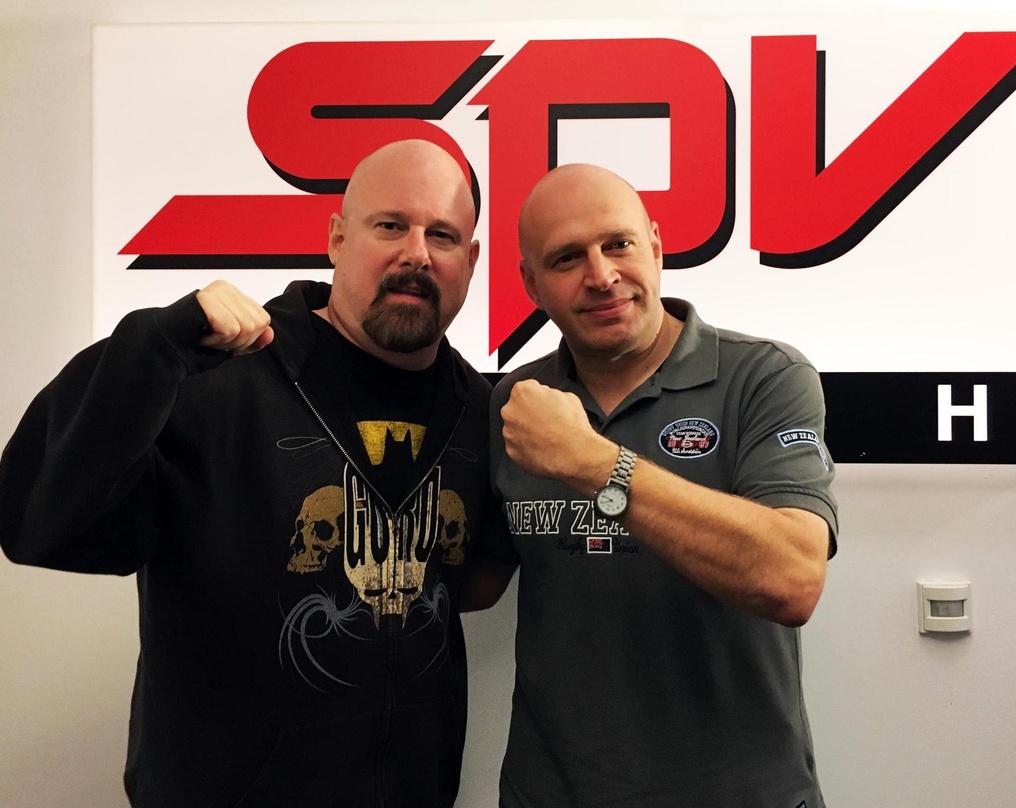 Freuen sich über ihre frisch besiegelte Zusammenarbeit: Gary Meskil (links) von Pro-Pain und Olly Hahn von Steamhammer/SPV