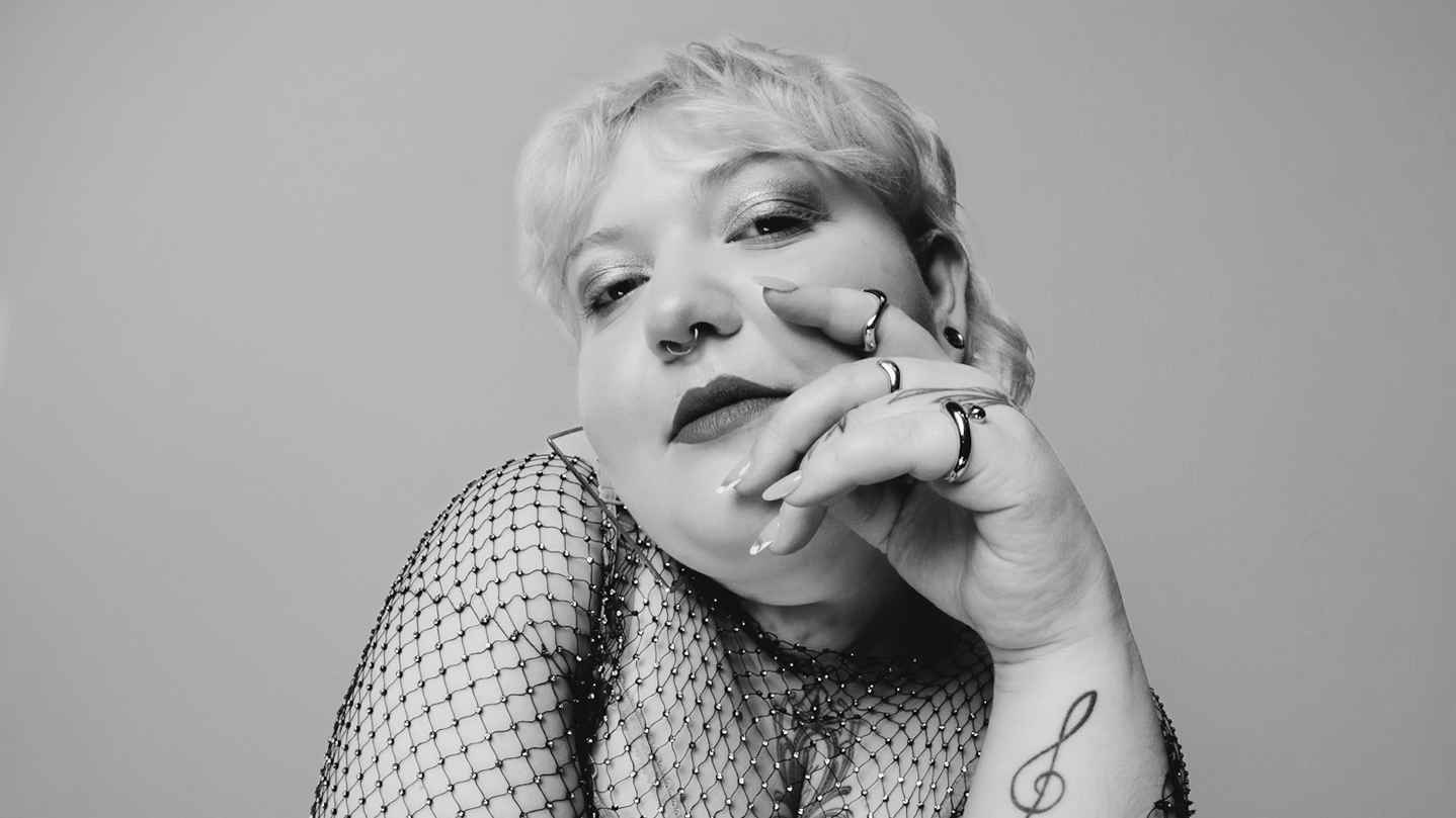 Verriet im Bonustrack mehr zu ihrer Person: Laura Glauber.