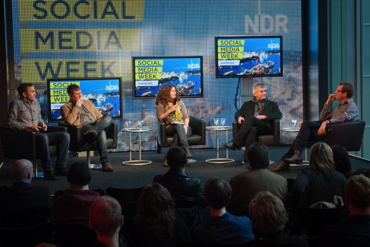 Geht vom 23. bis 27. Februar 2015 in ihre vierte Runde: Die Social Media Week Hamburg (SWMHH), hier eine Diskussionsrunde aus dem Jahr 2013