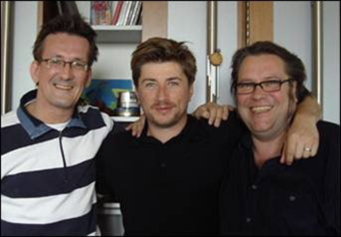 Exklusiv bei AMV: Der neue Autor Thomas Hanreich (m.) mit Jens-Markus Wegener (l.) und Jörg-Ingram Hiller (r.).