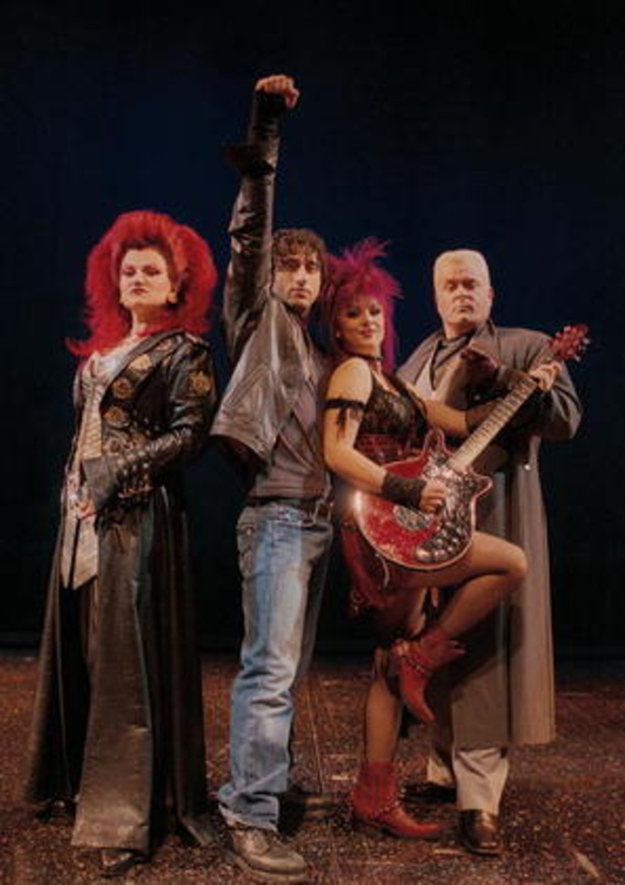 Laden zum Aftershow-Gig ein: das Ensemble von "We Will Rock You"