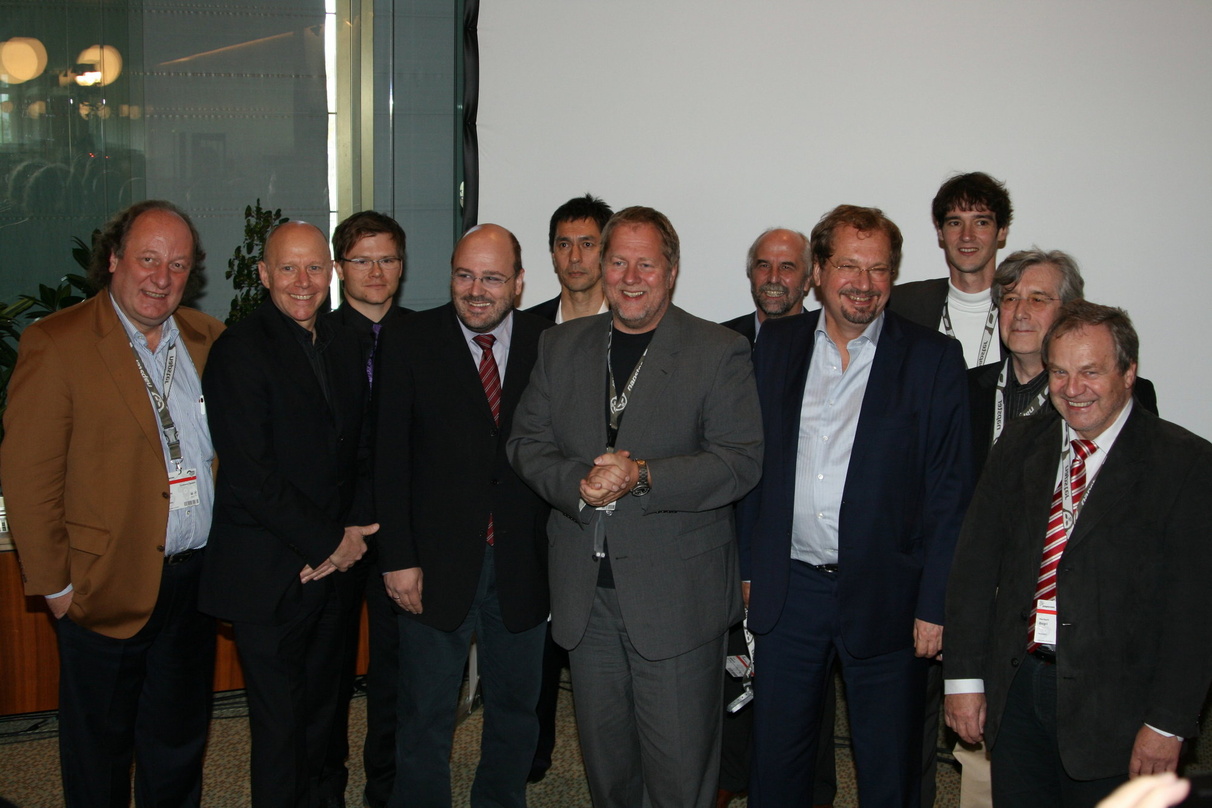 Stellten sich in den Dienst des Kulturgutes Musik (v.l.n.r.): Jörg Evers (GEMA), Mike P. Heisel (Mpag), Carsten Schneider (SPD), Steffen Kampeter (CDU), Mark Chung (VUT), Dieter Gorny (Mus...