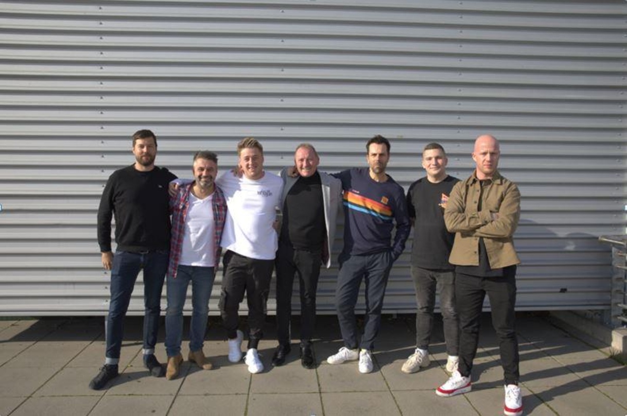 13f1a2d5a49f1dfbbe8a5f3bf61aa6f6109e24d73342b79eb7ca1fa6bb9cc9ec Trafen sich in Berlin (von links): Christian Weiss, Leonidas Chantzaras, Harrison, John Saunderson, Daniel Schmidt, Lars-Erik Zeike und Alexander Neipp