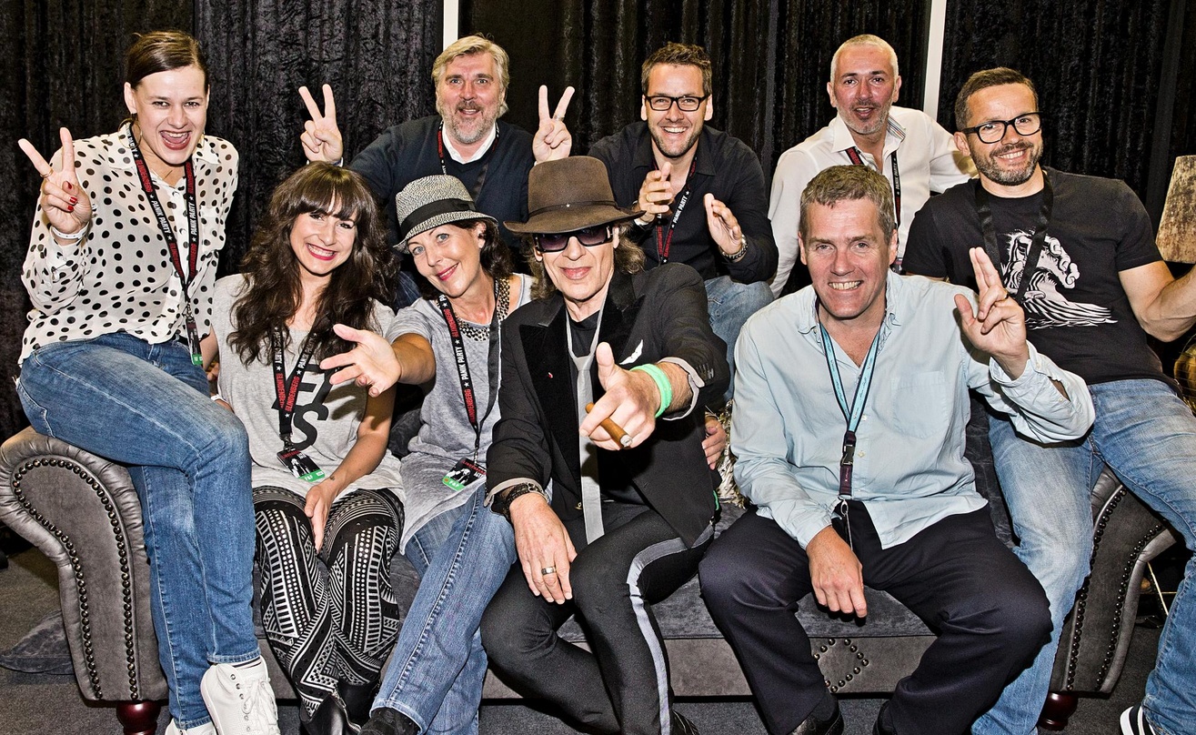 Trafen sich vor dem Konzert (hinten, von links): Hans Otto-Villwock (Head Of Catalogue Marketing), Arndt Sedler (Director Marketing Warner Music Entertainment), Ivo Bacic (Head of Media Co...