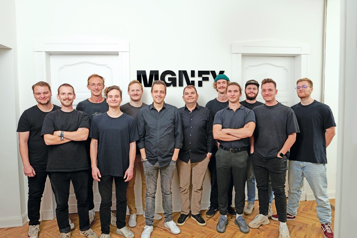 Rege in Recklinghausen: das MGNFY-Team mit (von links) Justus van Elslande, Jan Lorenz, Jan Gasber, Merlin Martz, Maximilian Knels, Marco Völkel, Martin Königsmann, Paul Gaber, Marcel Woic...