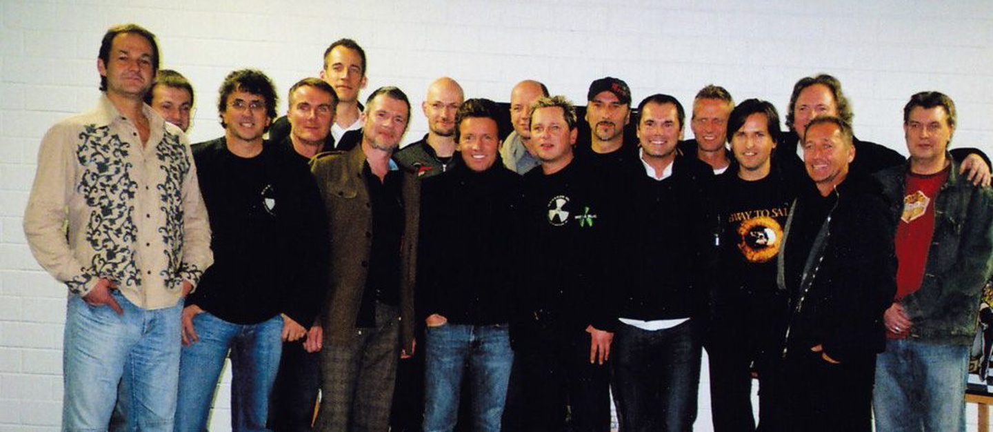 Feierten gemeinsam: die Teams von Nuclear Blast und Warner Music