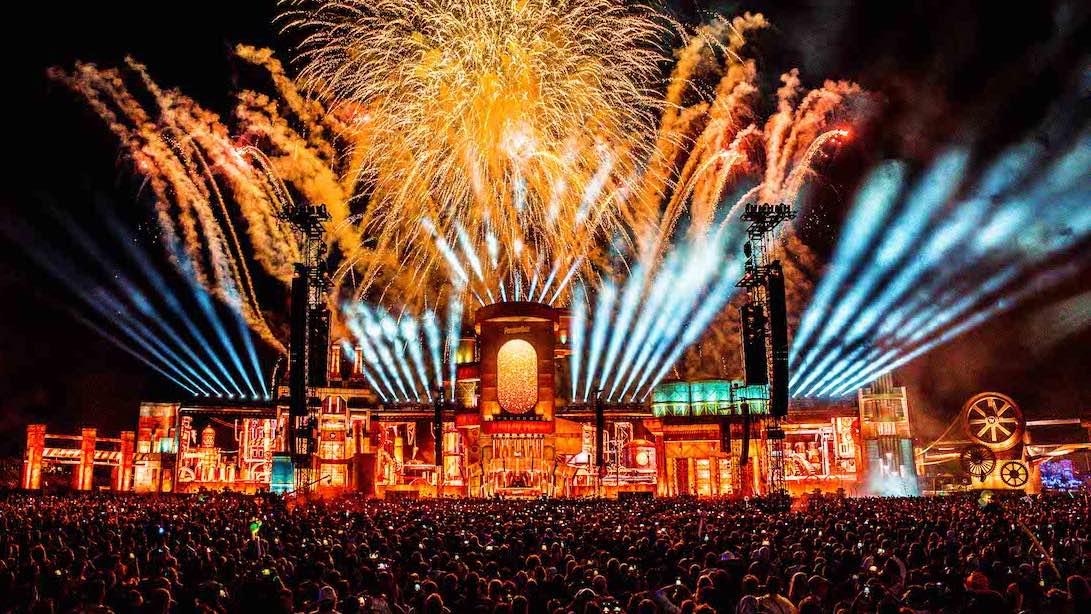 Vorab ausverkauft: beim Parookaville Festival, hier ein Bild von der Mainstage 2023, rechnet das Veranstalterteam erneut mit 225.000 Teilnehmende. Foto: Niclas Ruehl