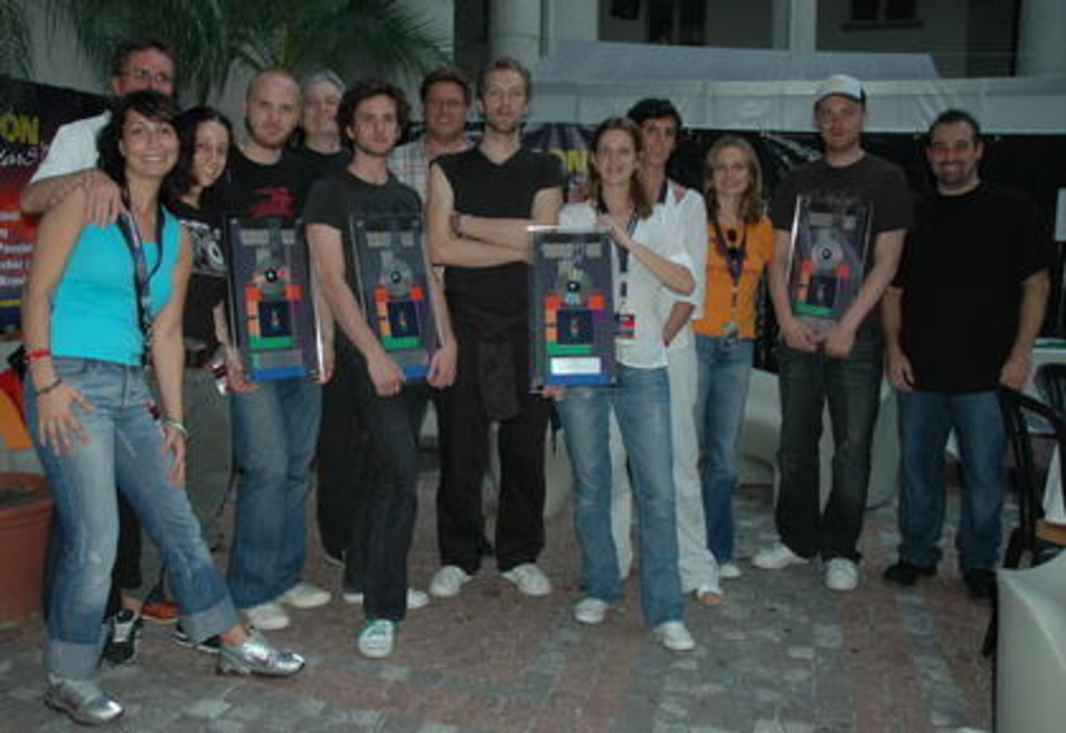 Feierten Platin: Coldplay und das EMI-Team um Albert Manzinger (M.)