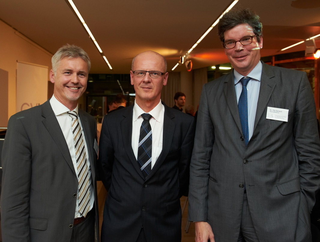 Sind einer Meinung: Siegfried Kauder (M.) und die GVL-Geschäftsführer Guido Evers (l.) und Tilo Gerlach (r.)