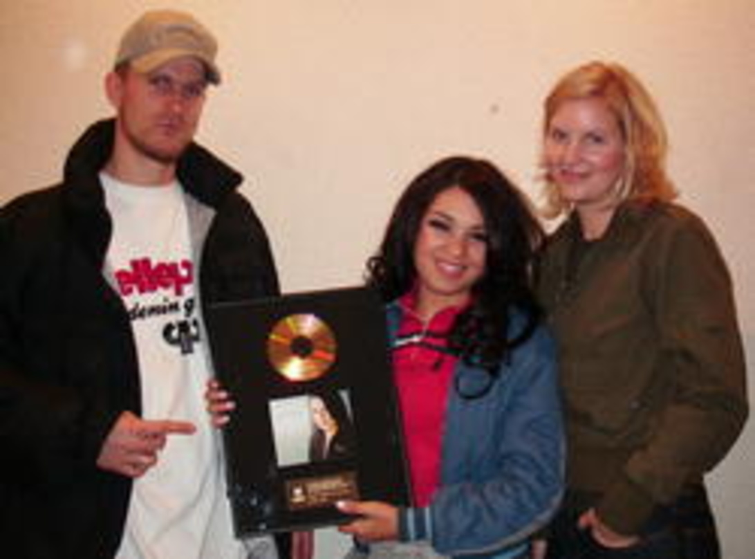 Strahlten (v.l.n.r.): Burkhardt, Lumidee und Greiner