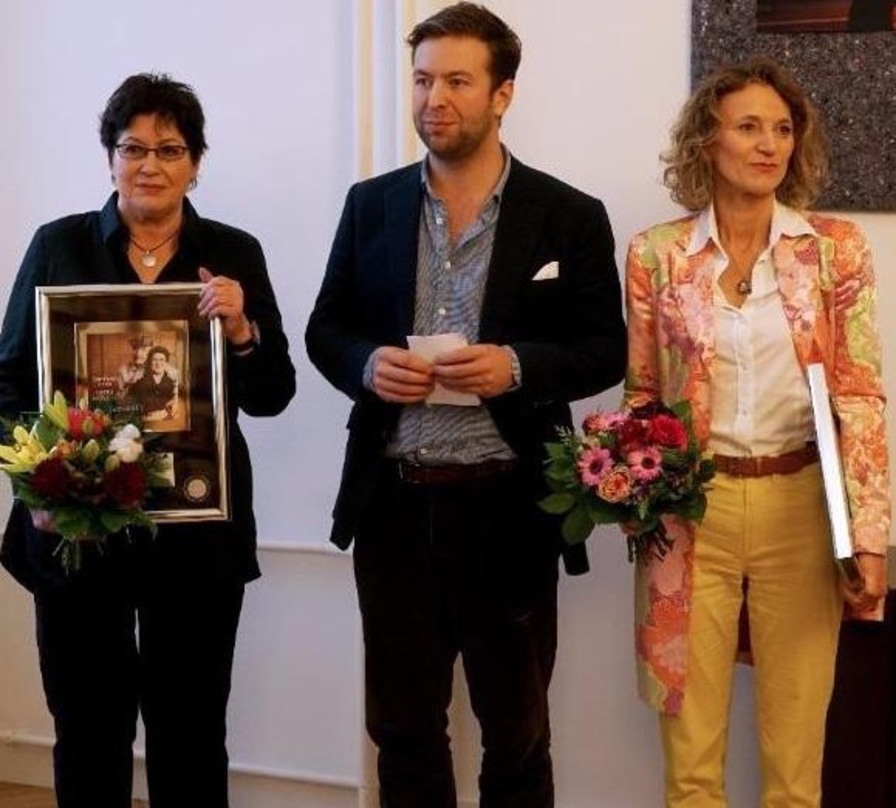 Feierten Platin (von links): Uschi Brüning, Jonas Haentjes (General Manager Edel) und Fanny Krug