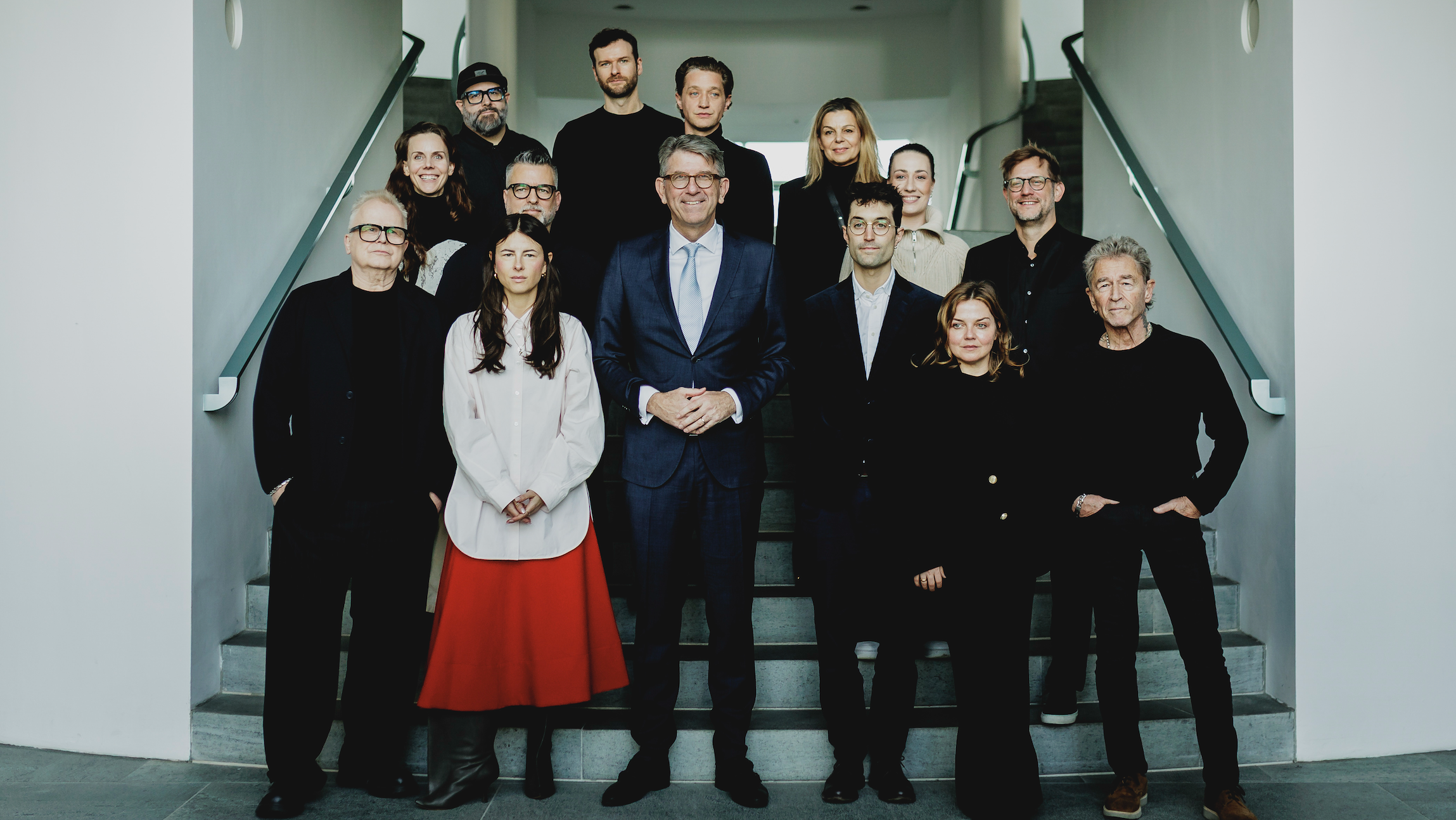 Beim Kreativgipfel mit Musikschaffenden zum Musikstreaming im Kanzleramt am 18. Dezember 2025 (vorn, von links): Herbert Grönemeyer, Balbina, Staatsminister Wolfram Weimer, Christopher Ann...