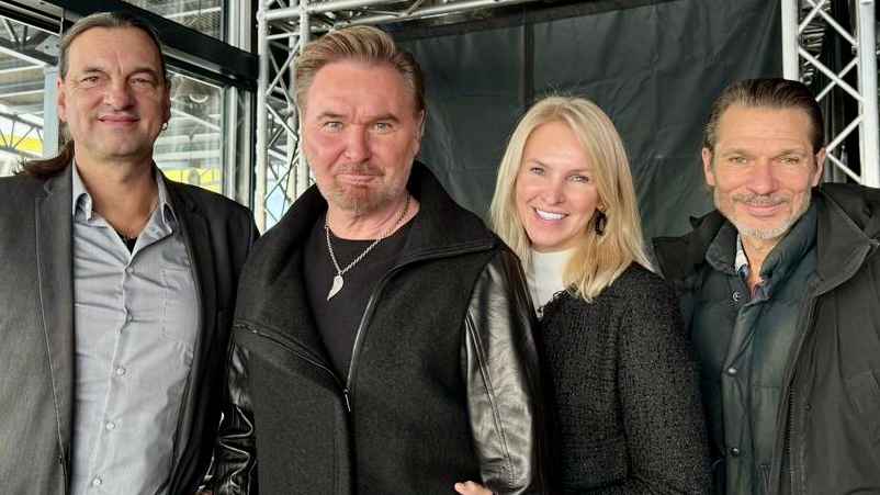 172be62b 0c91 46d4 86b0 00db666de1ad Arbeiten nun miteinander (von links): Stefan Anowski (MEG), Nik P. und Ehefrau Karin sowie Kai Maser (Heimat 2050).