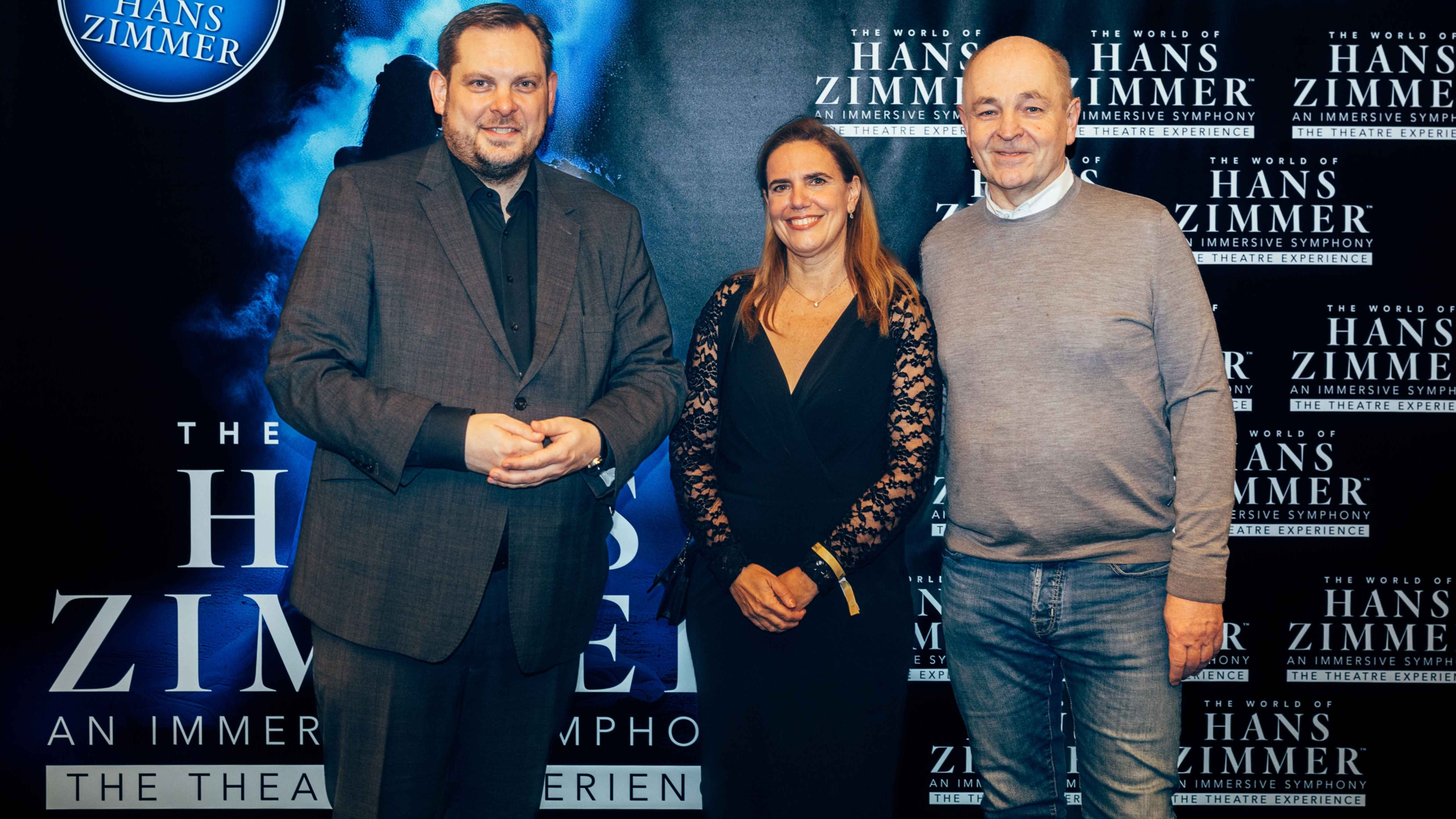 Bei der ausverkauften Premiere in Oberhausen (von links): Oberhausens Oberbürgermeister Daniel Schranz, Sandra Tomek (Tomek Productions) und Dieter Semmelmann (Semmel Concerts).
