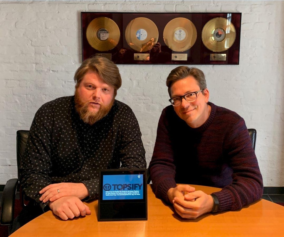 Setzen auf Sprachsteuerung: Andreas Weitkämper (links, Managing Director Domestic Warner Music Central Europe) und Marec Lerche (Head of Performance Management and Development Warner Music...