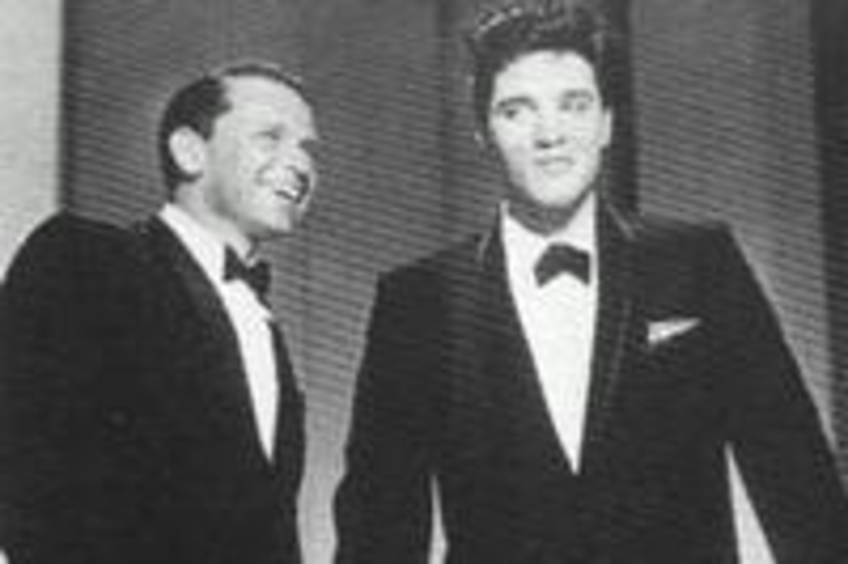 Auch nach ihrem Tod noch erfolgreich: Frank Sinatra und Elvis Presley