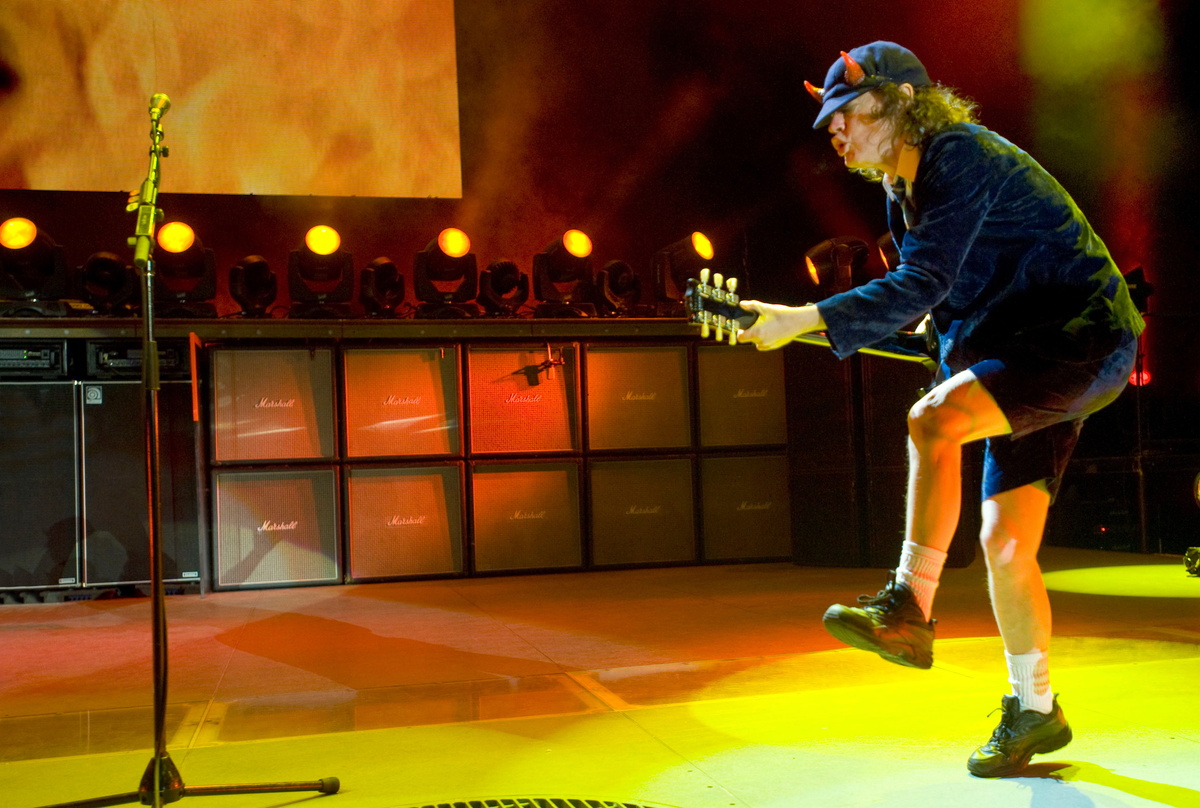 Hat jetzt auch bei verschiedenen Streamingdiensten eine Bühne gefunde: Angus Young von AC/DC