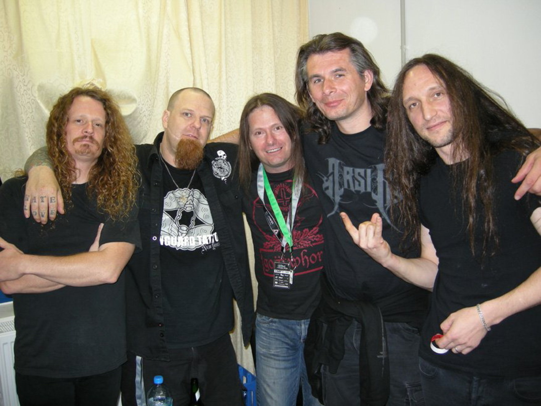 Schlossen neuen Deal: Exodus mit Jaap Wagemaker (2.v.r.) von Nuclear Blast||Schlossen neuen Deal (v.l.n.r.): Jack Gibson, Rob Dukes, Gary Holt (alle Exodus), Jaap Wagemaker (Nuclear Blast)...