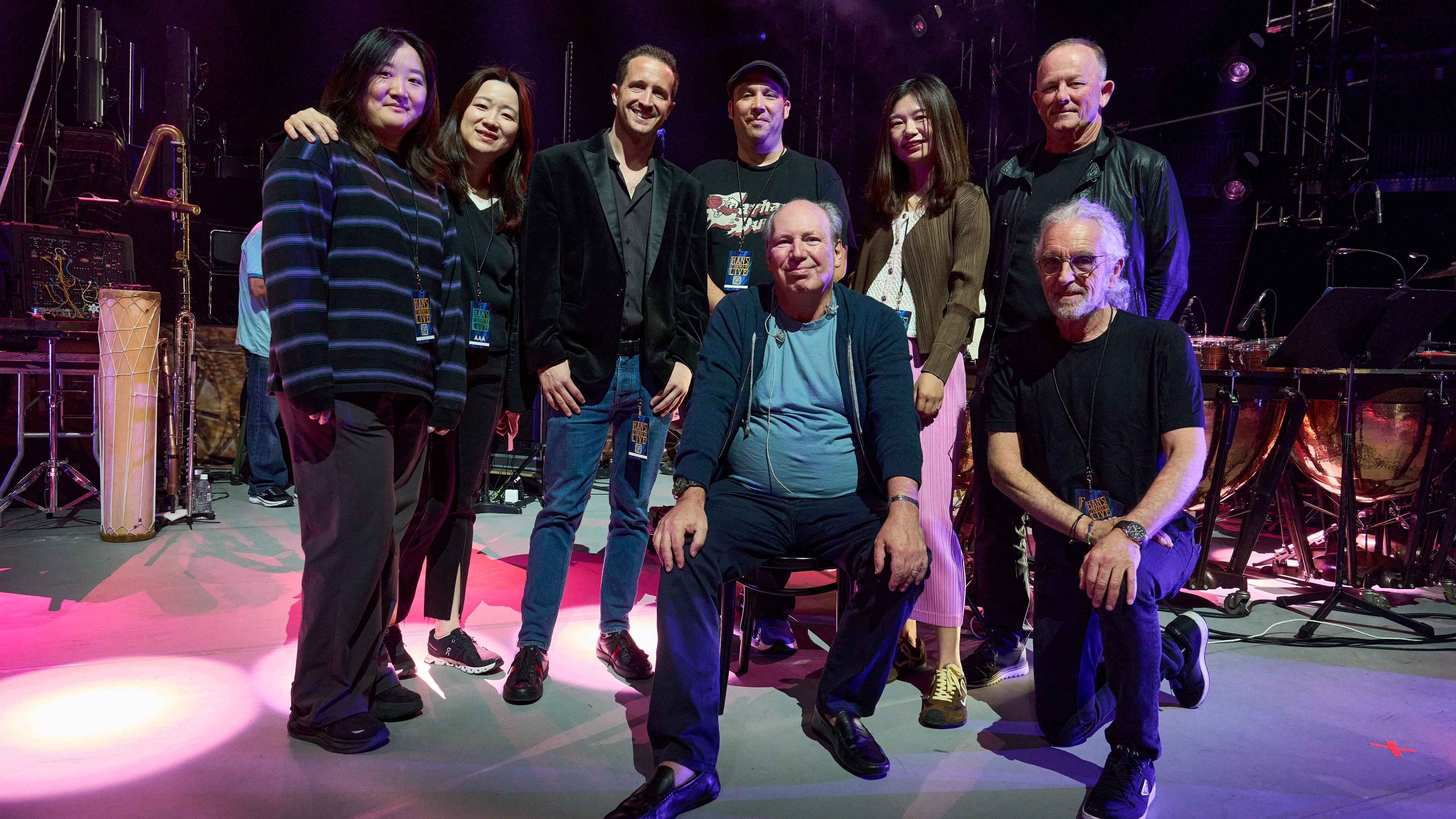 Beim Tourabschluss (von links): eine zweiköpfige Delegation von AEG Asia, Jesse Stoll (Concerts West), Oliver Rosenwald (Semmel Concerts), Hans Zimmer, Kai Ying Low (AEG Asia),  Mark Norma...