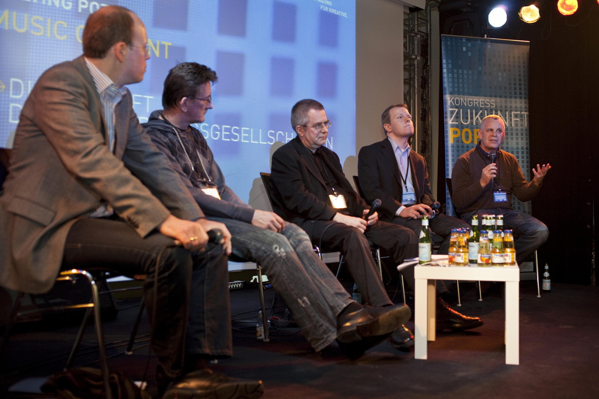 Saßen beim letztjährigen Kongress Zukunft Pop auf dem Podium (v.l.n.r.): Till Evert (CELAS), Jens-Markus Wegener (AMV Talpa), Manfred Gillig-Degrave (MusikWoche), Mario Rehse (Bitkom) und ...