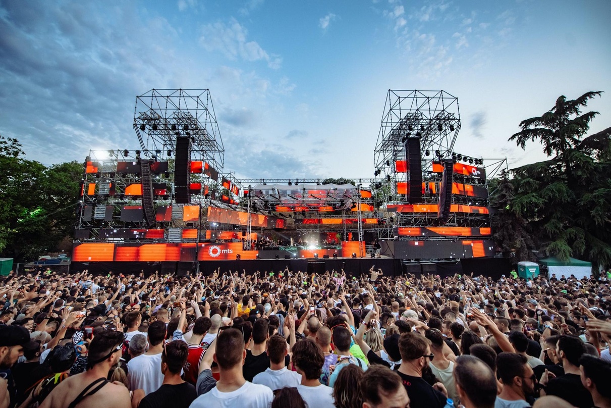 Ohne Maske, aber mit 3G aufs Gelände: die Zuschauer beim Exit Festival in Novi Sad