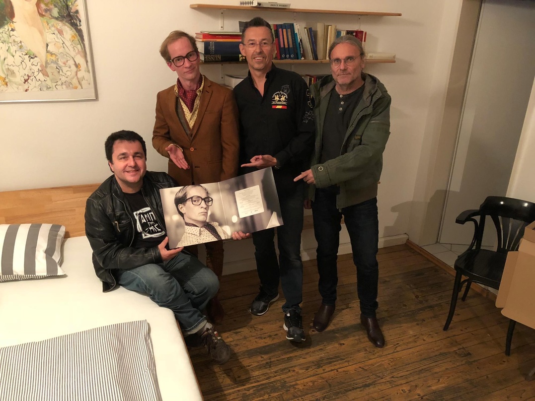 Arbeiten nun zusammen (von links): Oliver Alexander (Donnerweitter Musik), Jo Strauss, Bela Rieger (Backstage Promotion) und Hans Köhl.(Donnerwetter Musik)