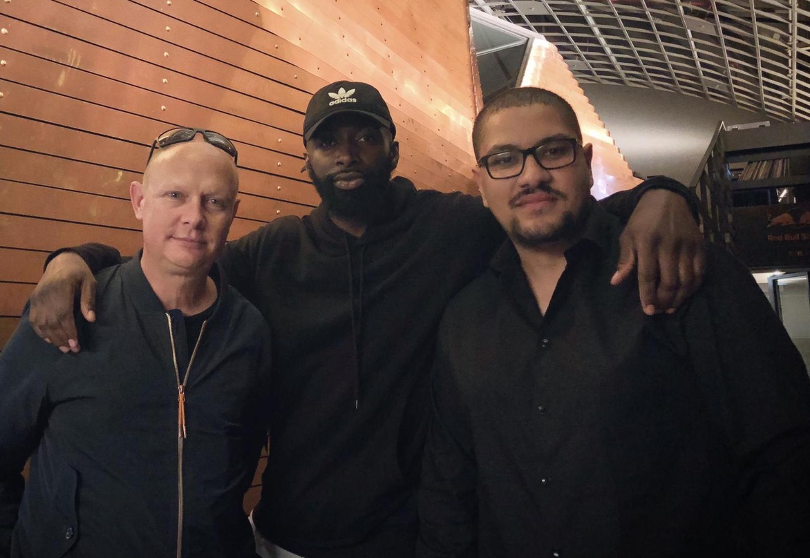 Trafen sich in den Red Bull Studios in Berlin: Bernd Wendlandt (Trick or Treat Publishing/MdW), Micel O (Künstler) und Yves Christian Fernau (Management)
