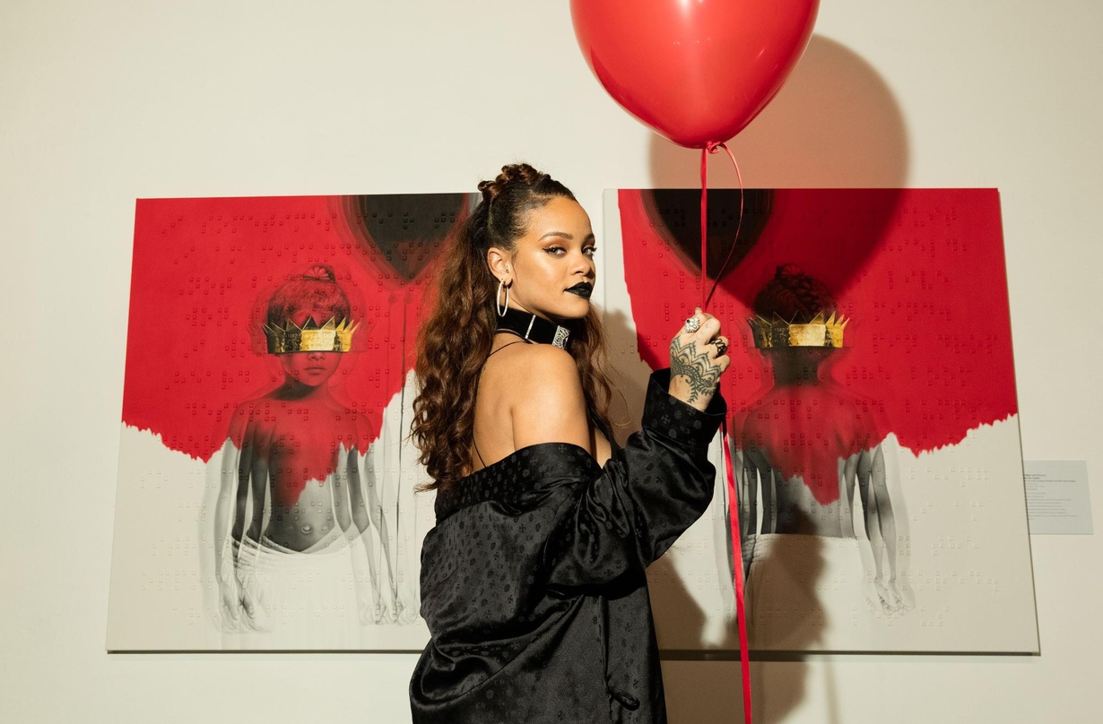 Lässt "Work" und "Anti" steigen: Sängerin Rihanna, hier bei der Präsentation des Album-Artworks im Herbst 2015