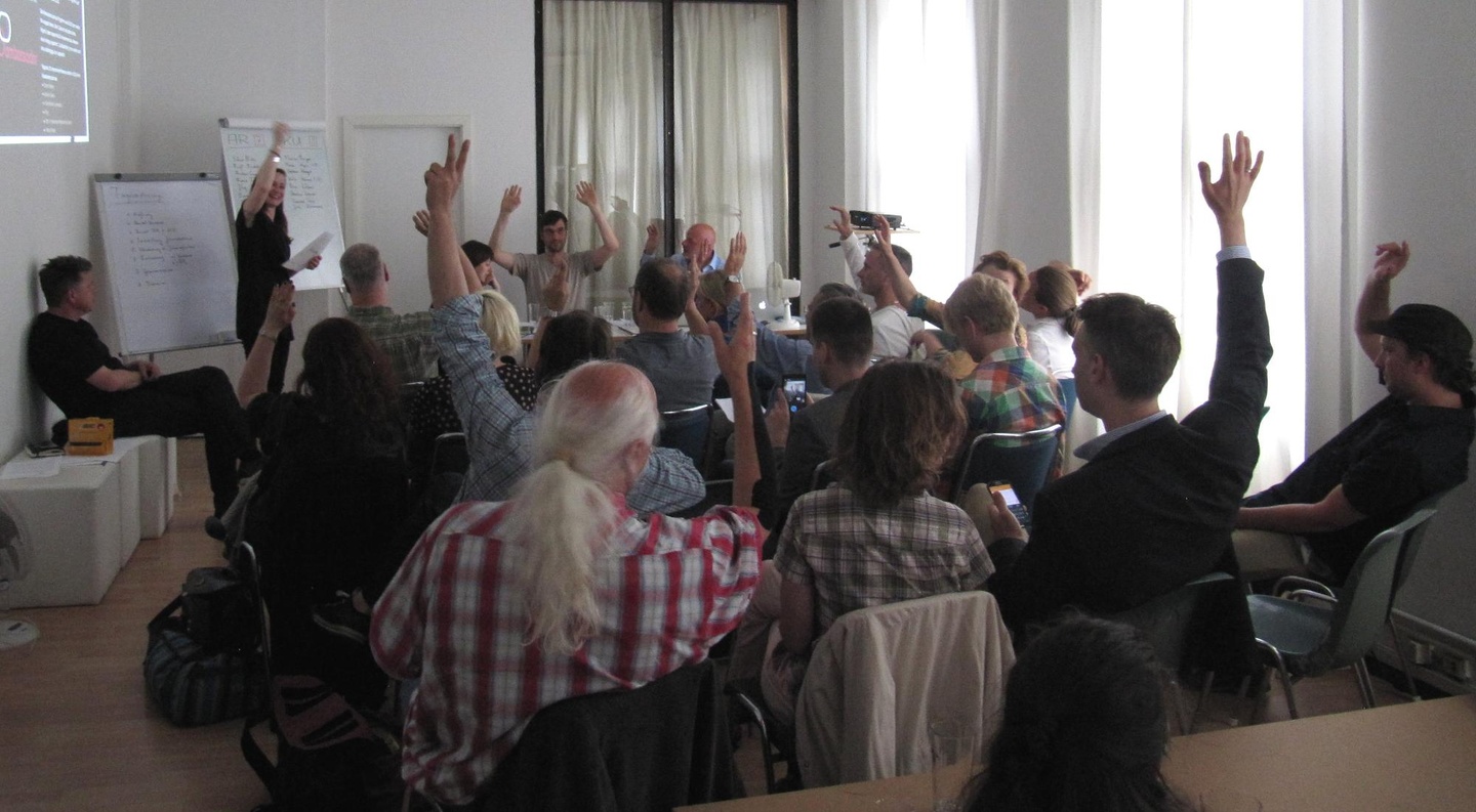 Abstimmung läuft: Die Mitglieder der Berlin Music Commission bei ihrer Generalversammlung 2015