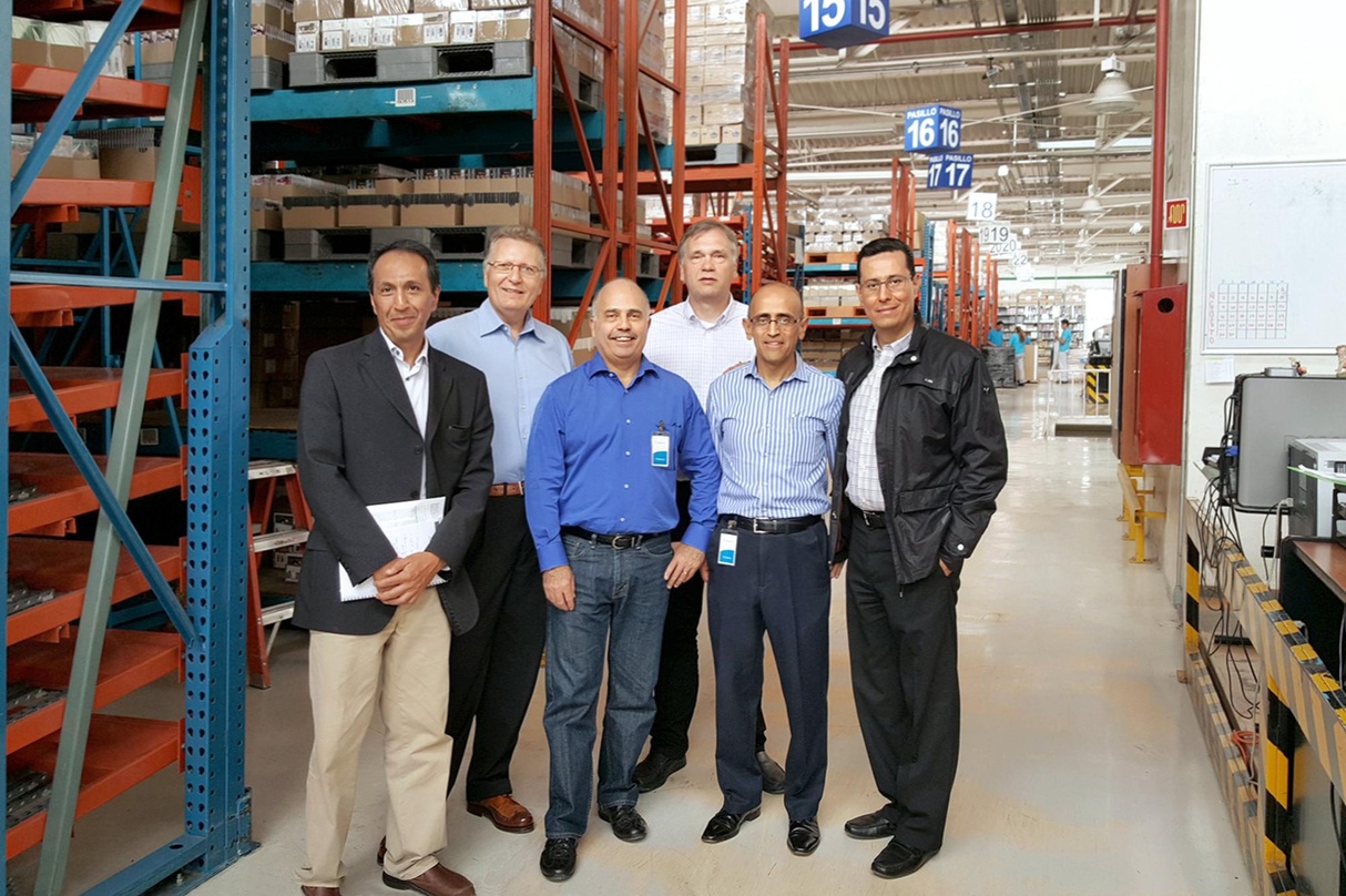 Arbeiten nun auch in Mexiko zusammen (von links): arvato-Projektmanager Miguel Gutierez, Gerhard Blum (Senior Vice President International Distribution & Supply Chain Sony Music), Richard ...